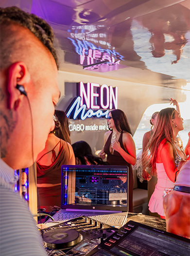 Onboard-amenities Blue Moon Yacht LLC The Experience
